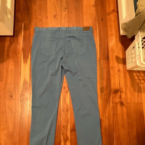 Peter Millar Medium Blue Khakis 44 waist 33 length - Picture 2 of 3